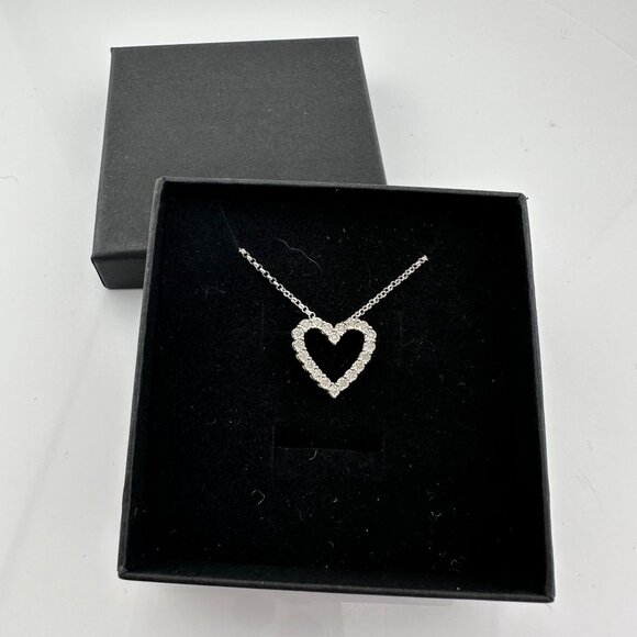 Beautiful Heart Necklace w Natural Diamonds in Illusion Settings - Picture 13 of 13